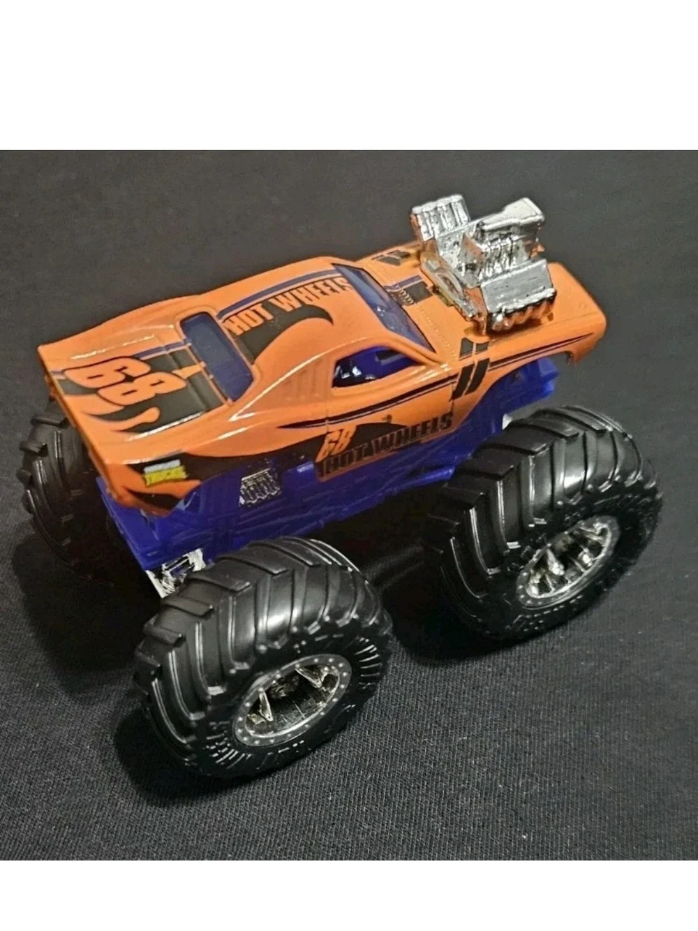 Hot Wheels Monster Trucks Roger Dodger 1/64 Monster Truck.